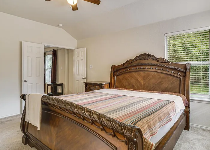 Fenced Yard & Patio! Family Escape In Dfw Suburbs