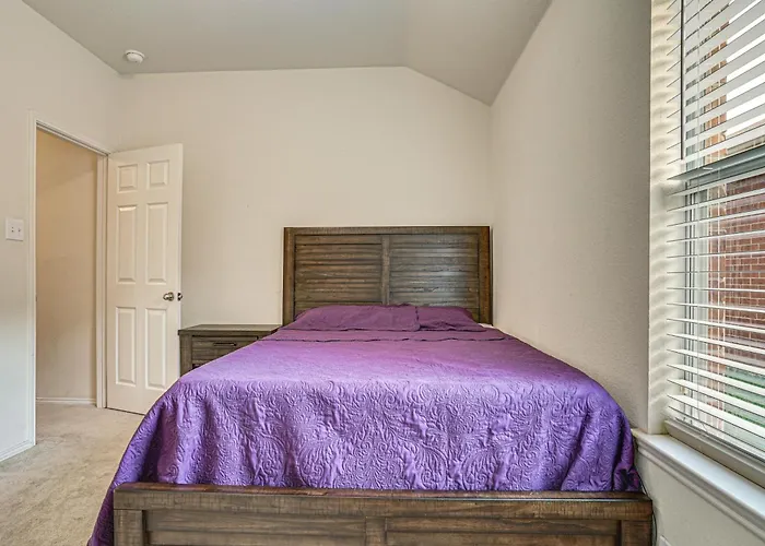 Fenced Yard & Patio! Family Escape In Dfw Suburbs Hébergement de vacances Fort Worth