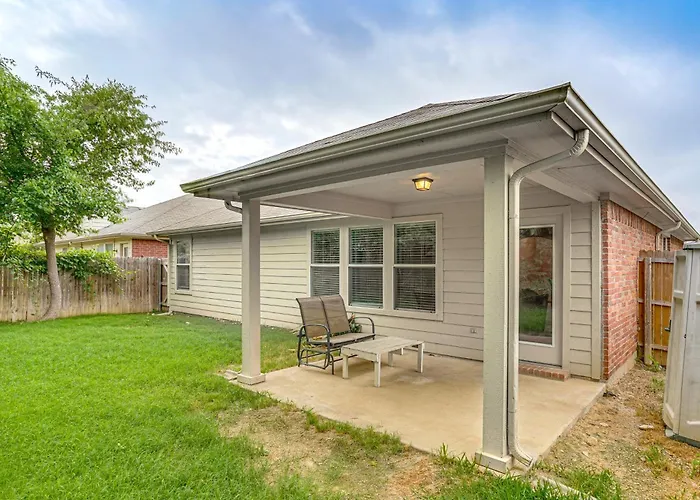 Fenced Yard & Patio! Family Escape In Dfw Suburbs Hébergement de vacances Fort Worth