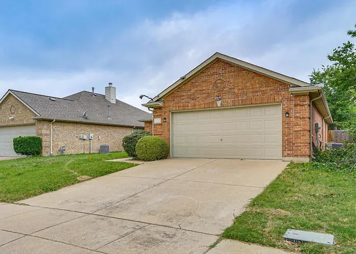 Fenced Yard & Patio! Family Escape In Dfw Suburbs